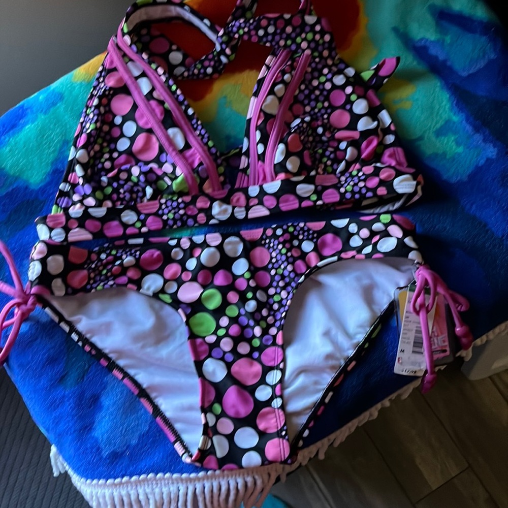 From the bikini vault ! Beach scene juniors 2 piece size M vintage different